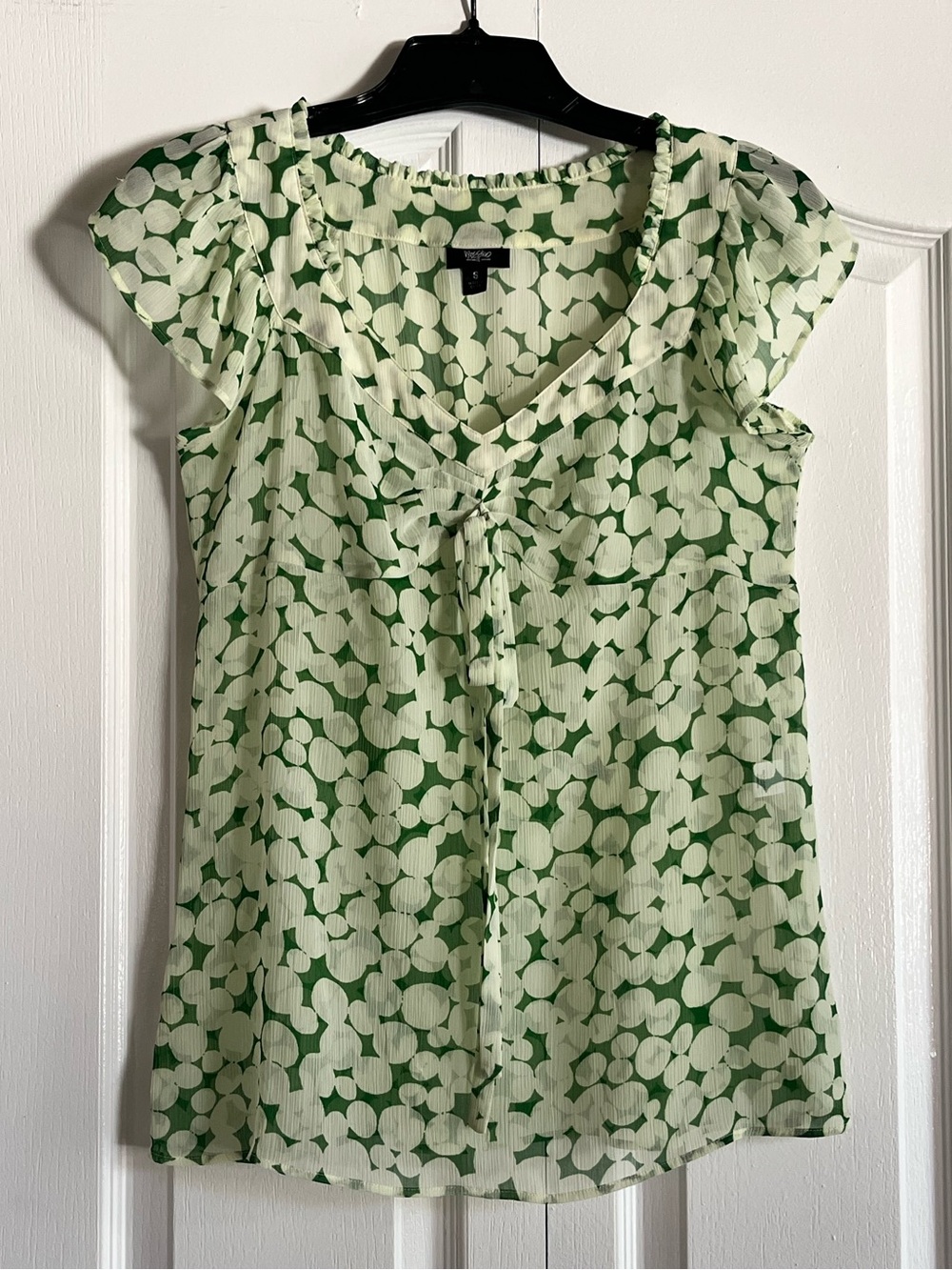 Mossimo Target green & white dot patterned sheer flutter sleeve blouse S